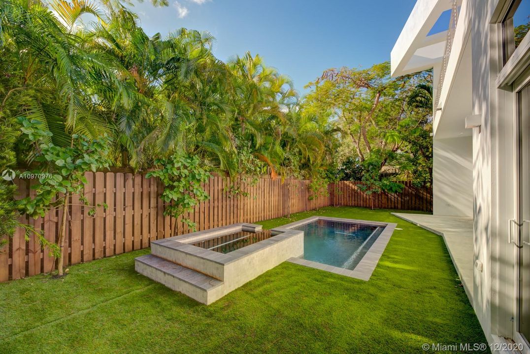 Recently Sold: $2,500,000 (5 beds, 5 baths, 4200 Square Feet)