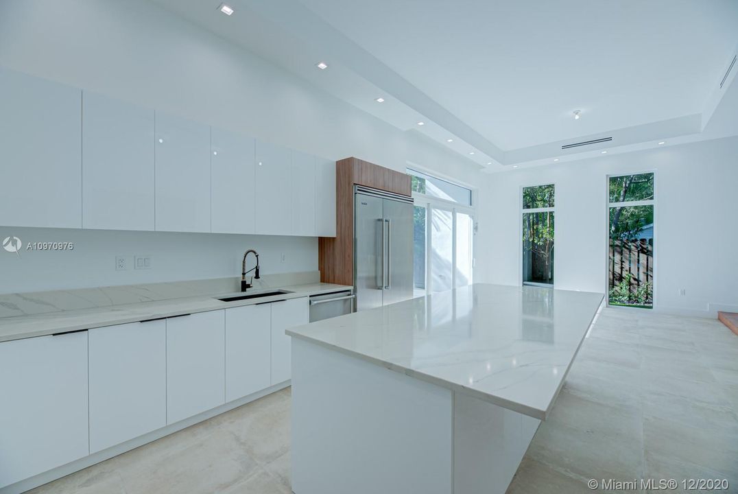 Recently Sold: $2,500,000 (5 beds, 5 baths, 4200 Square Feet)