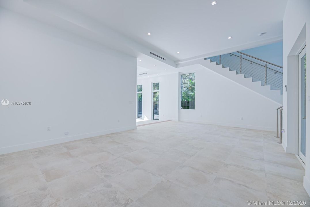 Recently Sold: $2,500,000 (5 beds, 5 baths, 4200 Square Feet)