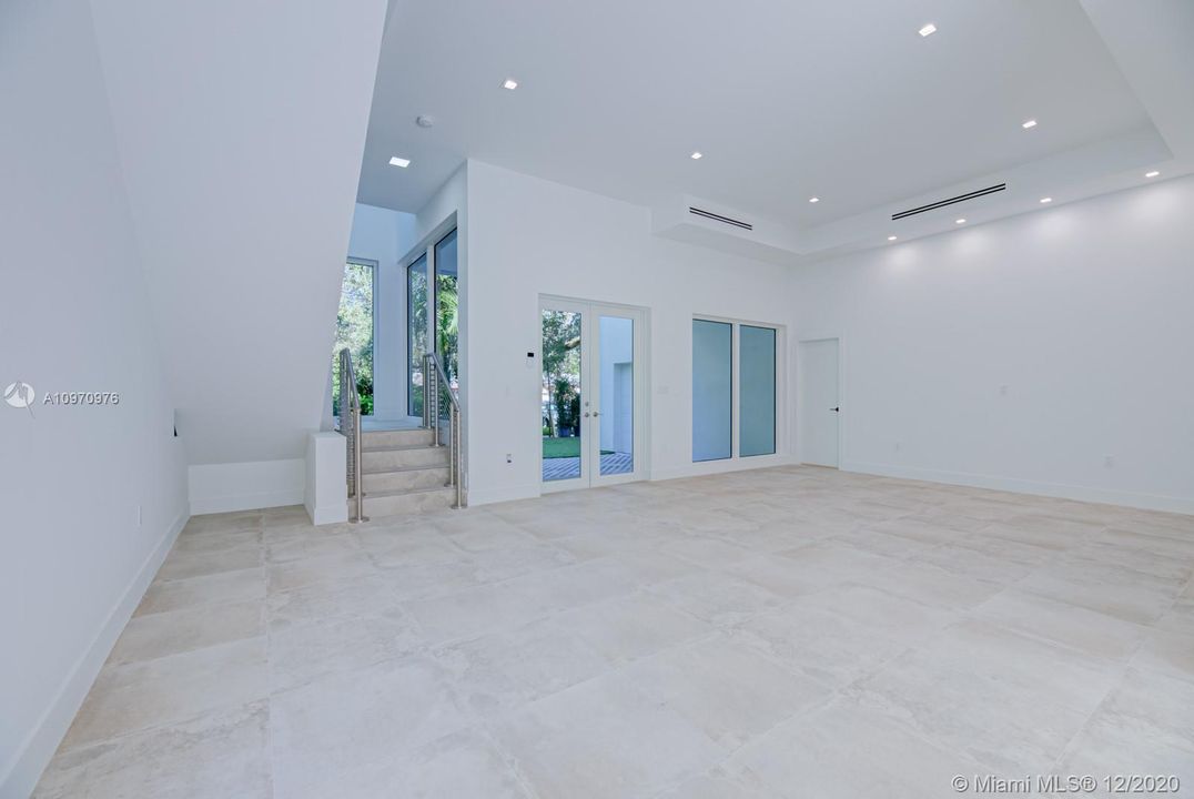 Recently Sold: $2,500,000 (5 beds, 5 baths, 4200 Square Feet)