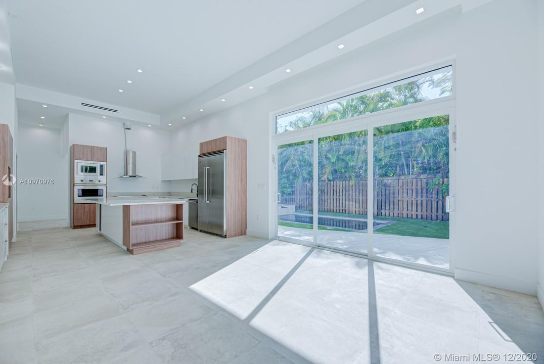 Recently Sold: $2,500,000 (5 beds, 5 baths, 4200 Square Feet)