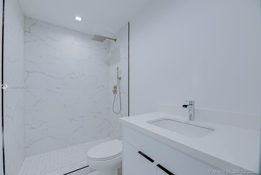 Recently Sold: $2,500,000 (5 beds, 5 baths, 4200 Square Feet)