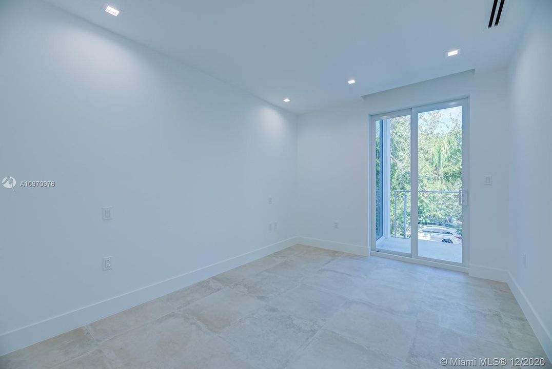 Recently Sold: $2,500,000 (5 beds, 5 baths, 4200 Square Feet)