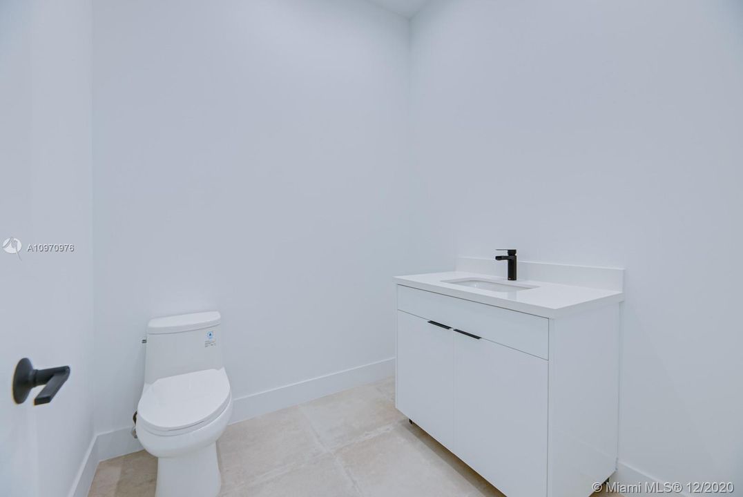 Recently Sold: $2,500,000 (5 beds, 5 baths, 4200 Square Feet)