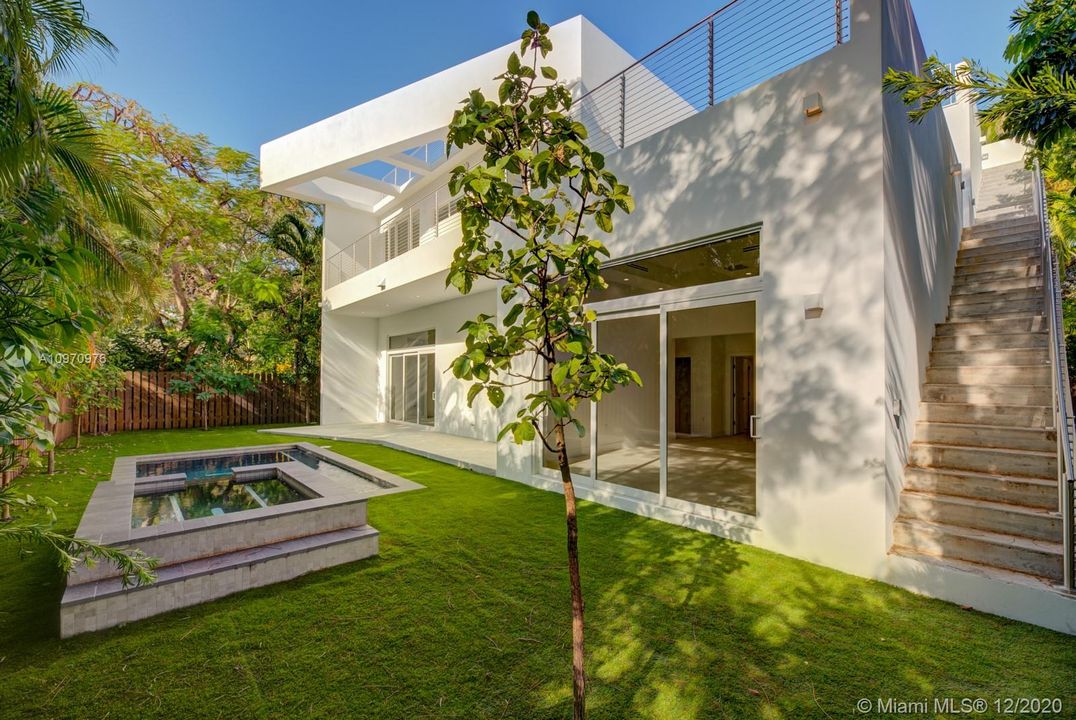 Recently Sold: $2,500,000 (5 beds, 5 baths, 4200 Square Feet)