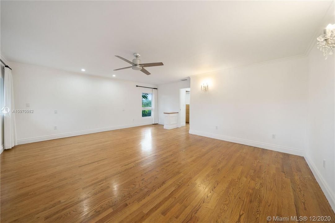 Recently Rented: $18,000 (6 beds, 6 baths, 4323 Square Feet)