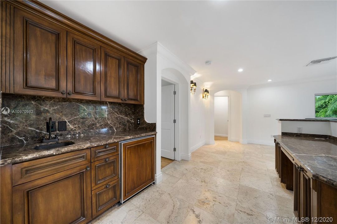 Recently Rented: $18,000 (6 beds, 6 baths, 4323 Square Feet)