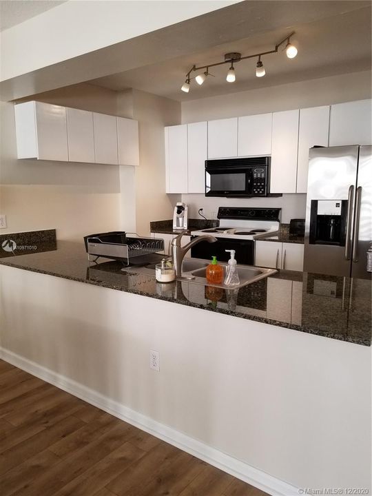 Recently Sold: $285,000 (1 beds, 1 baths, 825 Square Feet)