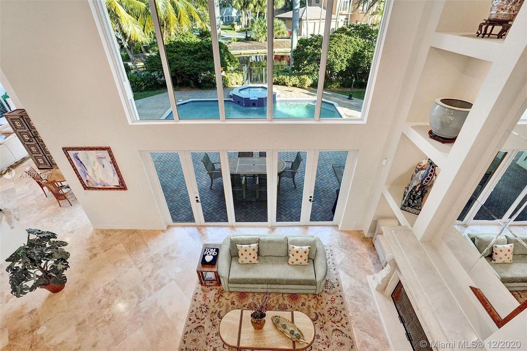 最近售出: $4,100,000 (5 贝兹, 7 浴室, 6816 平方英尺)