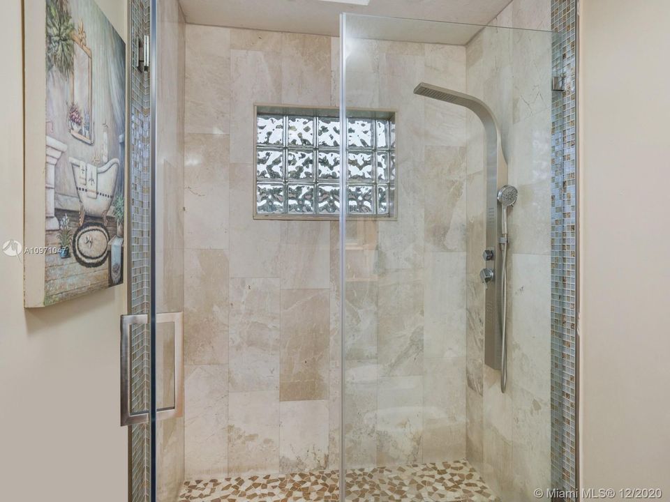 最近售出: $850,000 (5 贝兹, 4 浴室, 2969 平方英尺)