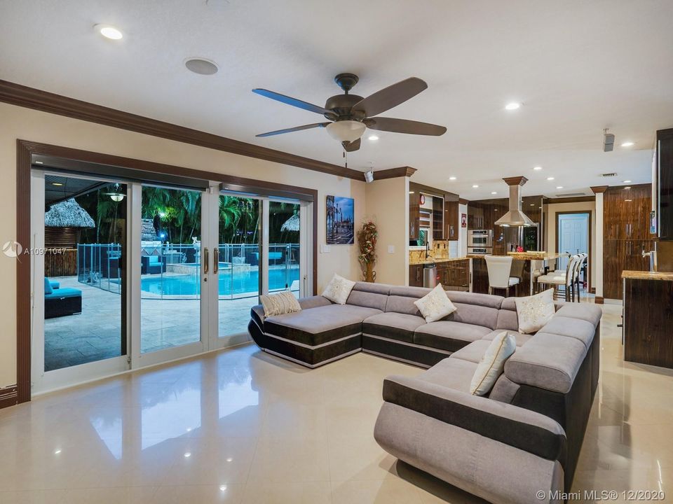 Недавно продано: $850,000 (5 спален, 4 ванн, 2969 Квадратных фут)