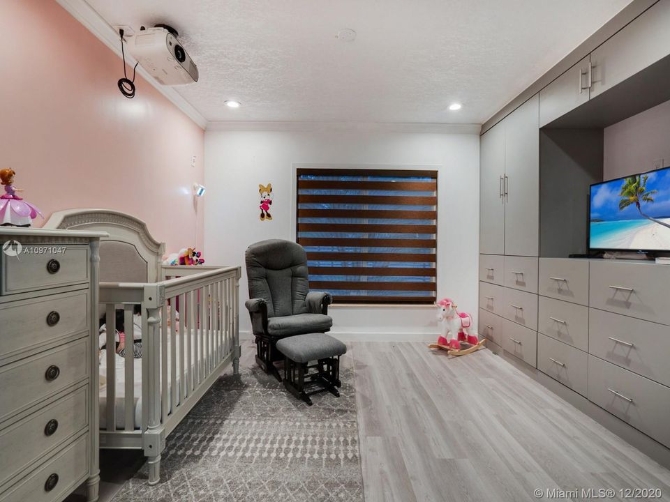 Недавно продано: $850,000 (5 спален, 4 ванн, 2969 Квадратных фут)