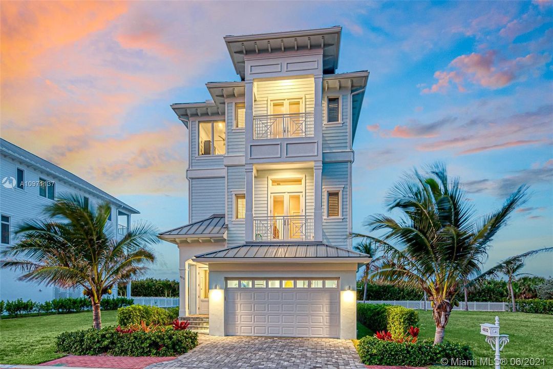 Recently Sold: $2,295,000 (4 beds, 5 baths, 4300 Square Feet)