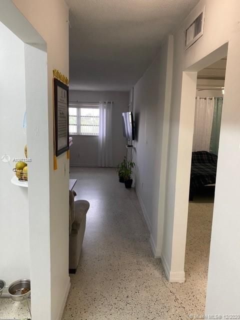Recently Sold: $136,000 (1 beds, 1 baths, 690 Square Feet)