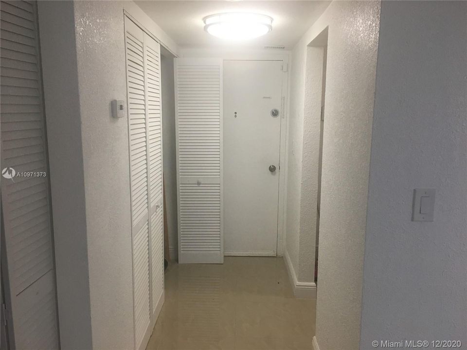 最近租的: $1,275 (1 贝兹, 1 浴室, 699 平方英尺)