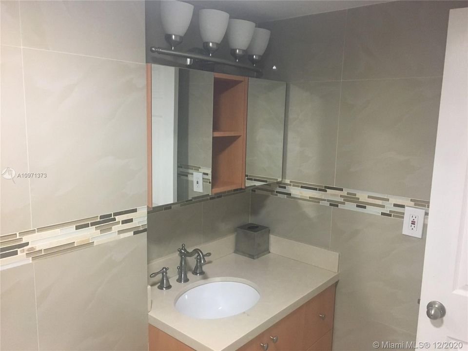 最近租的: $1,275 (1 贝兹, 1 浴室, 699 平方英尺)