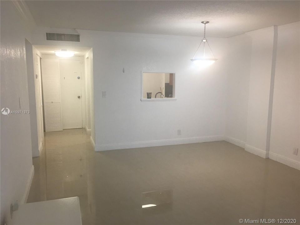 最近租的: $1,275 (1 贝兹, 1 浴室, 699 平方英尺)