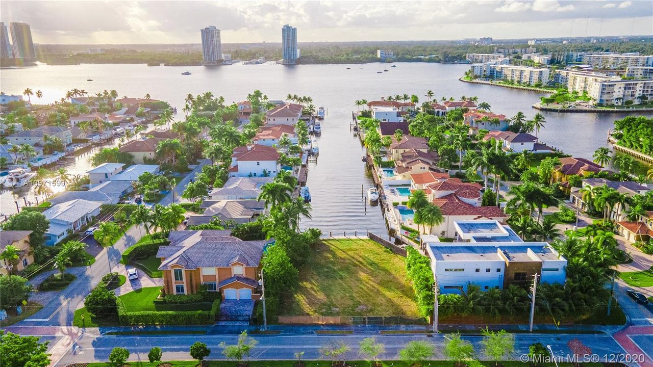 Недавно продано: $1,350,000 (0.26 acres)