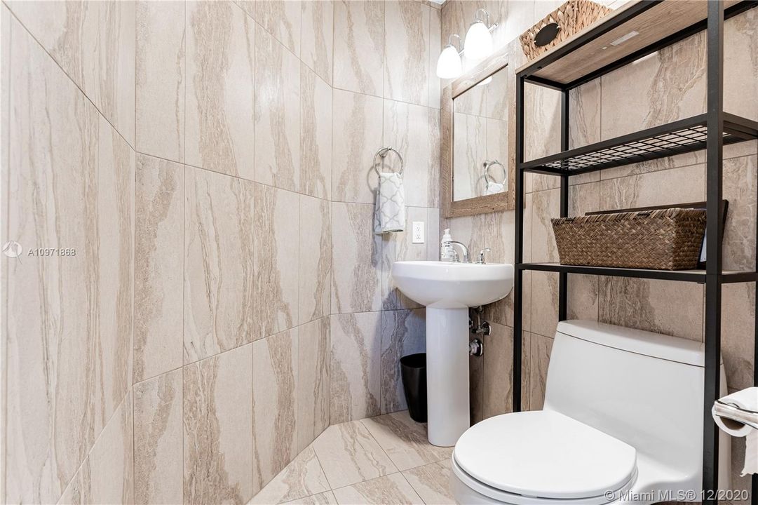 Недавно продано: $689,900 (3 спален, 2 ванн, 2664 Квадратных фут)