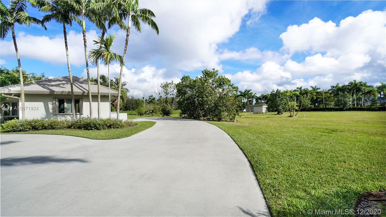 Recently Sold: $1,300,000 (4 beds, 2 baths, 4857 Square Feet)