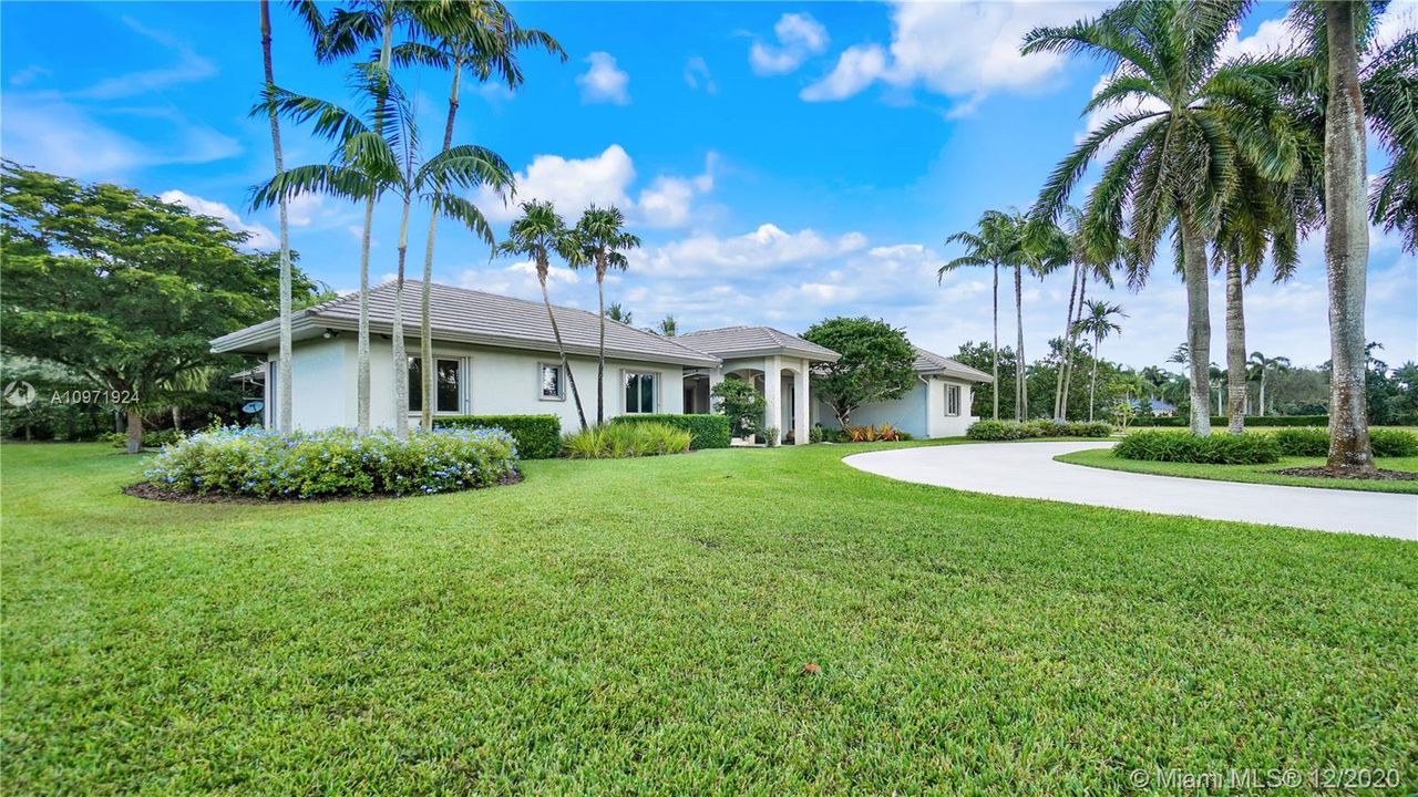 Recently Sold: $1,300,000 (4 beds, 2 baths, 4857 Square Feet)