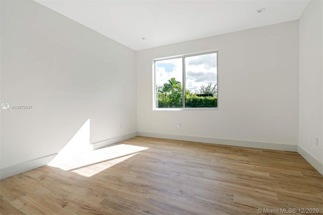 Recently Sold: $1,290,000 (4 beds, 3 baths, 2649 Square Feet)