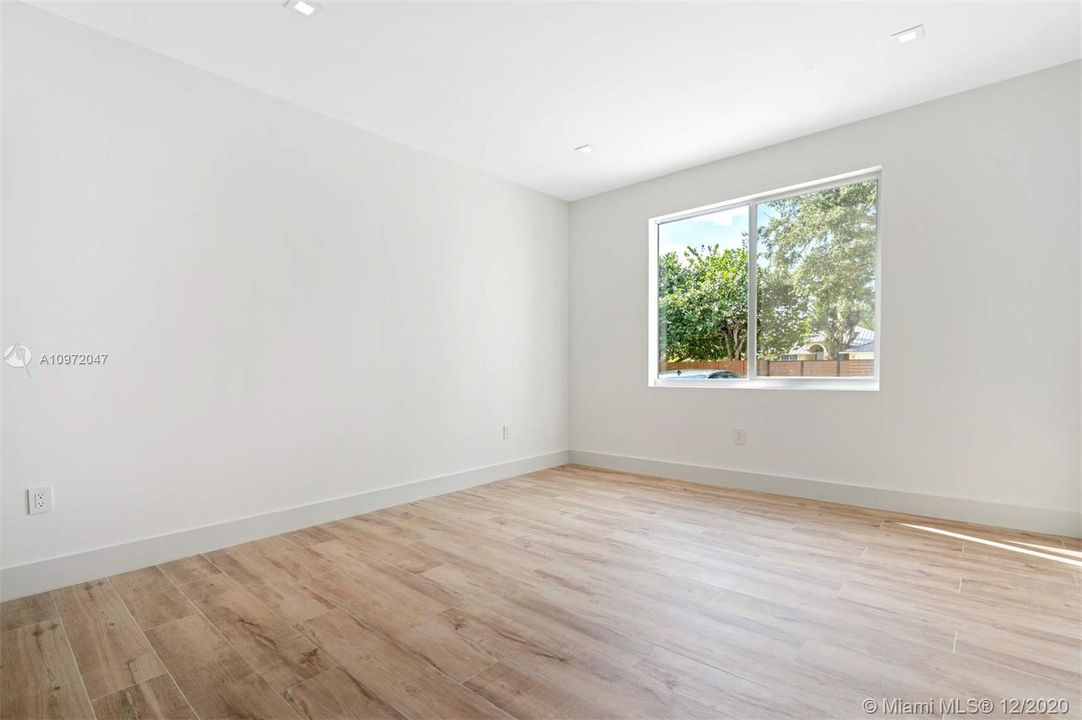 Recently Sold: $1,290,000 (4 beds, 3 baths, 2649 Square Feet)