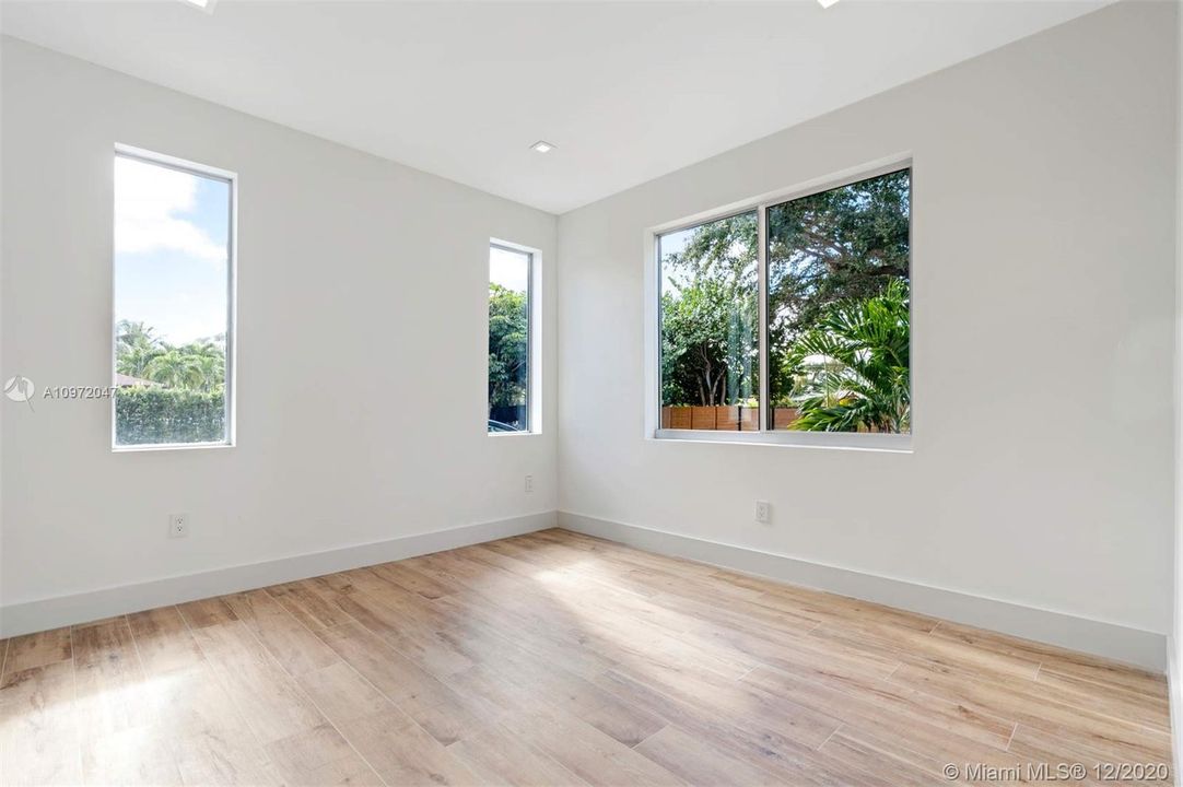 Recently Sold: $1,290,000 (4 beds, 3 baths, 2649 Square Feet)