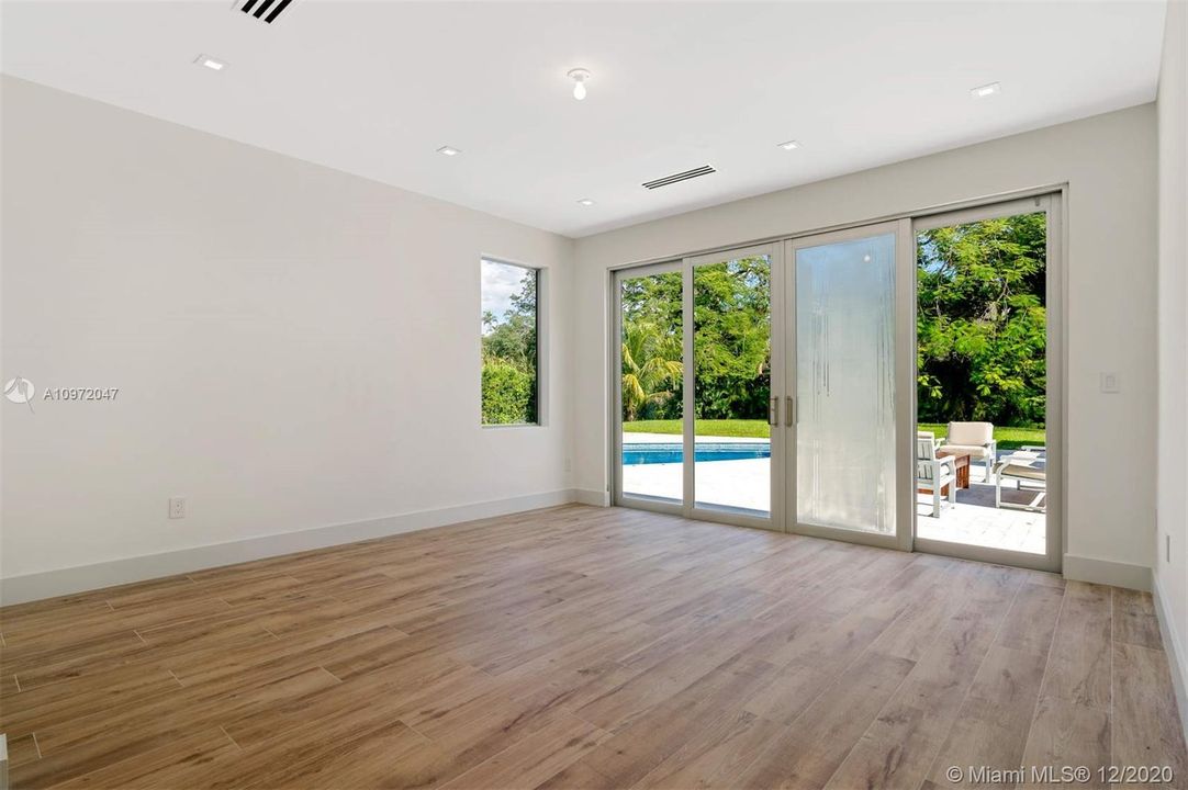 Recently Sold: $1,290,000 (4 beds, 3 baths, 2649 Square Feet)