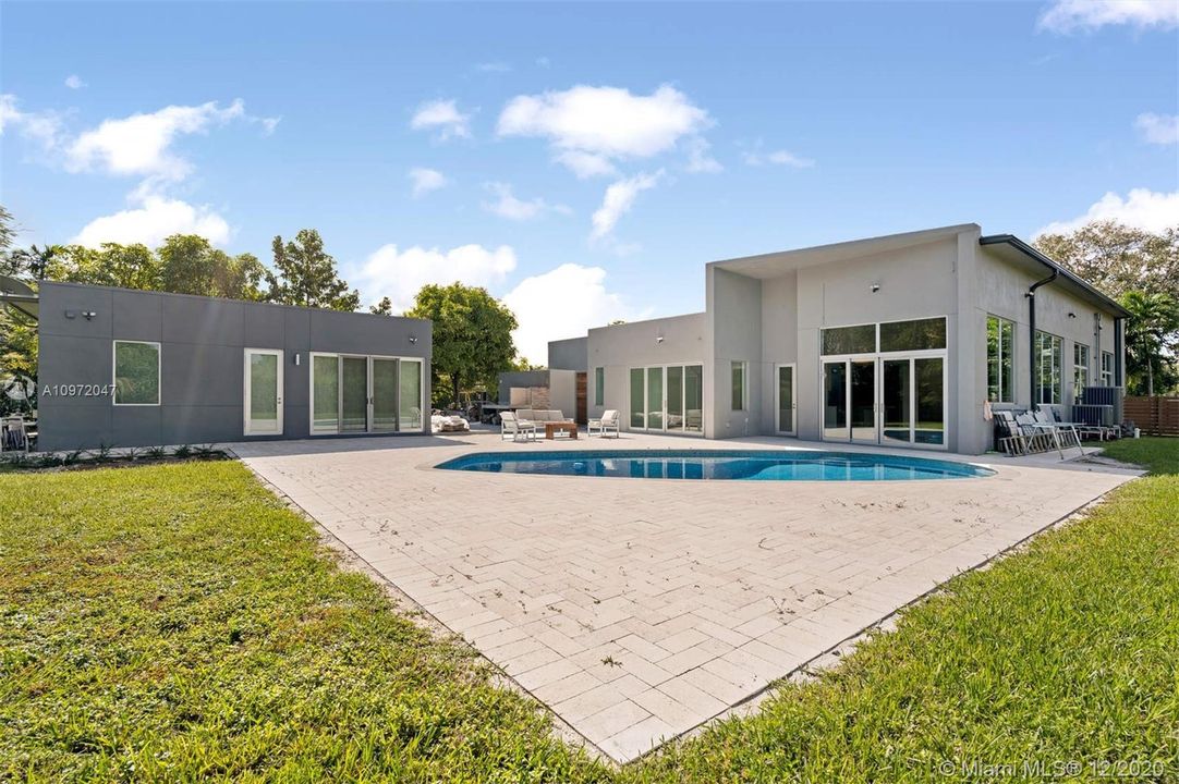 Recently Sold: $1,290,000 (4 beds, 3 baths, 2649 Square Feet)