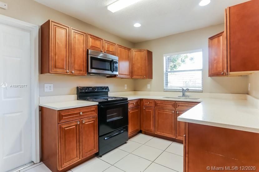 Recently Rented: $1,350 (3 beds, 2 baths, 1354 Square Feet)