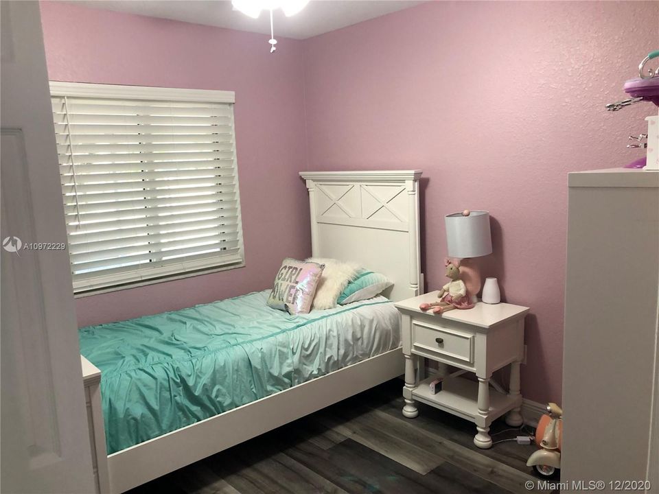 Recently Sold: $244,900 (3 beds, 2 baths, 1067 Square Feet)