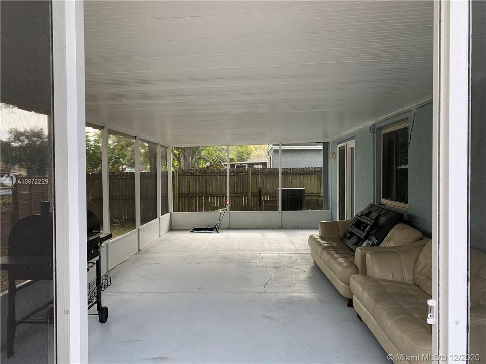 Recently Sold: $244,900 (3 beds, 2 baths, 1067 Square Feet)