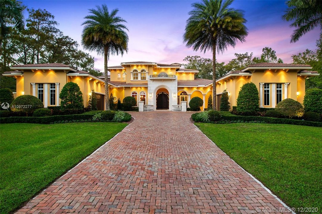 Recently Sold: $2,995,000 (6 beds, 7 baths, 7568 Square Feet)