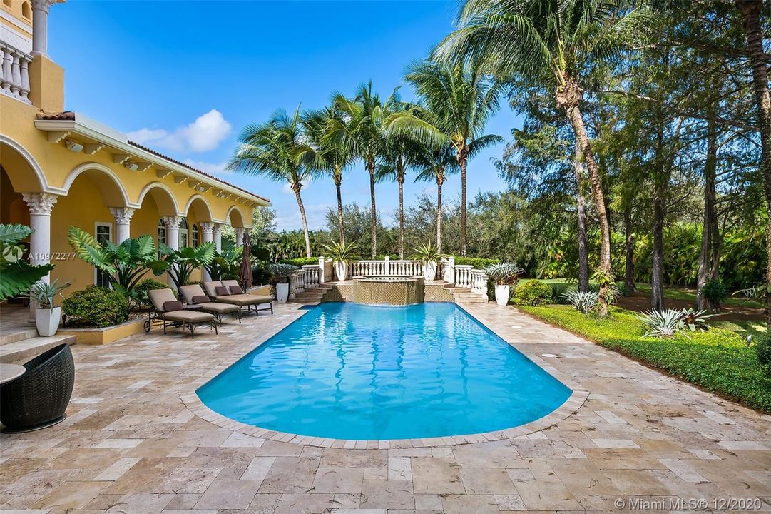 Recently Sold: $2,995,000 (6 beds, 7 baths, 7568 Square Feet)