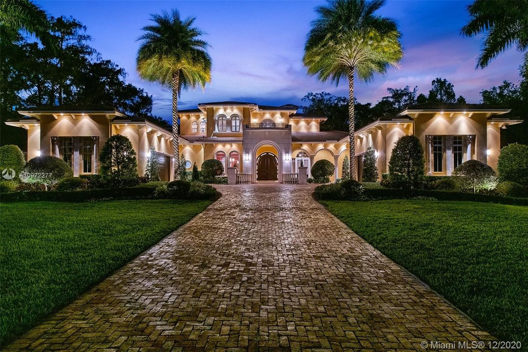 Recently Sold: $2,995,000 (6 beds, 7 baths, 7568 Square Feet)