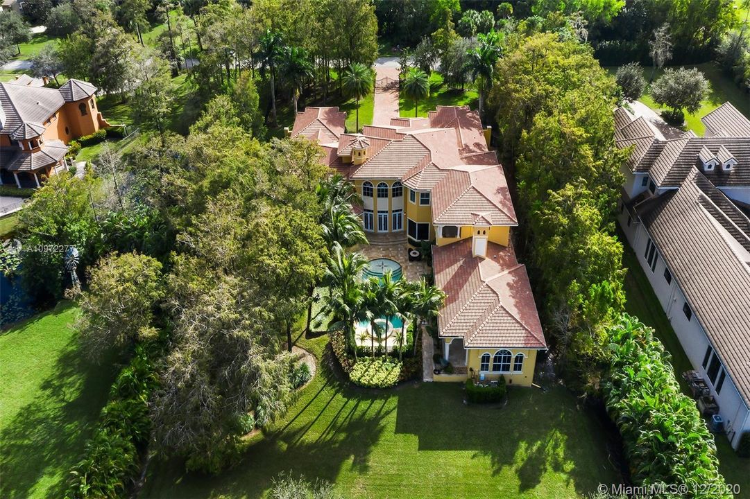 Recently Sold: $2,995,000 (6 beds, 7 baths, 7568 Square Feet)