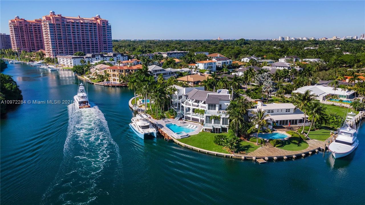 Recently Sold: $14,900,000 (5 beds, 4 baths, 6850 Square Feet)