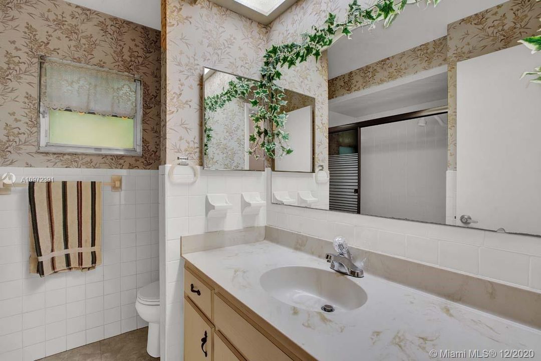 最近售出: $135,000 (2 贝兹, 2 浴室, 0 平方英尺)