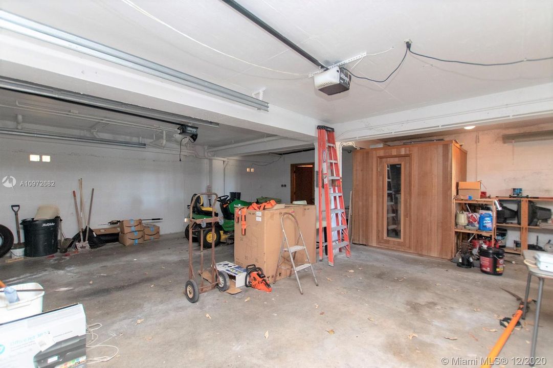 Recently Sold: $2,699,000 (4 beds, 3 baths, 4748 Square Feet)