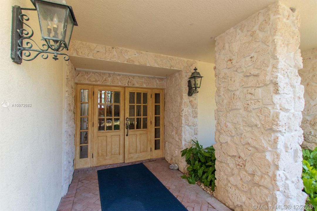 Recently Sold: $2,699,000 (4 beds, 3 baths, 4748 Square Feet)