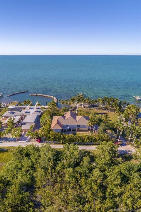 Recently Sold: $2,699,000 (4 beds, 3 baths, 4748 Square Feet)