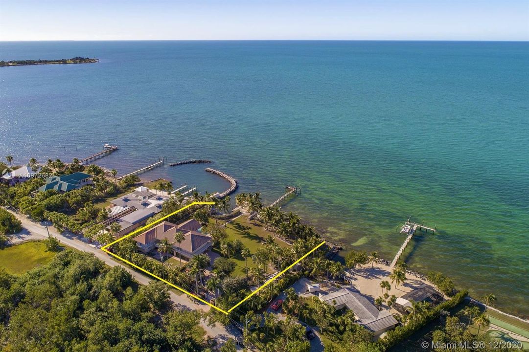 Recently Sold: $2,699,000 (4 beds, 3 baths, 4748 Square Feet)