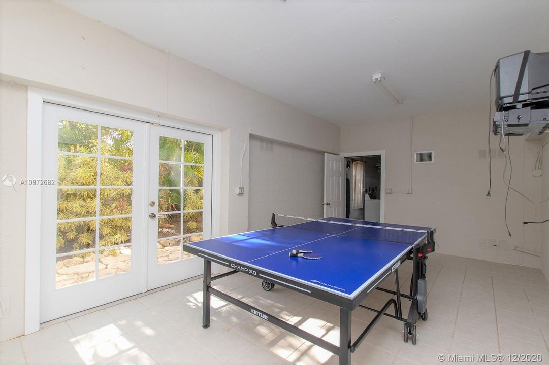 Recently Sold: $2,699,000 (4 beds, 3 baths, 4748 Square Feet)