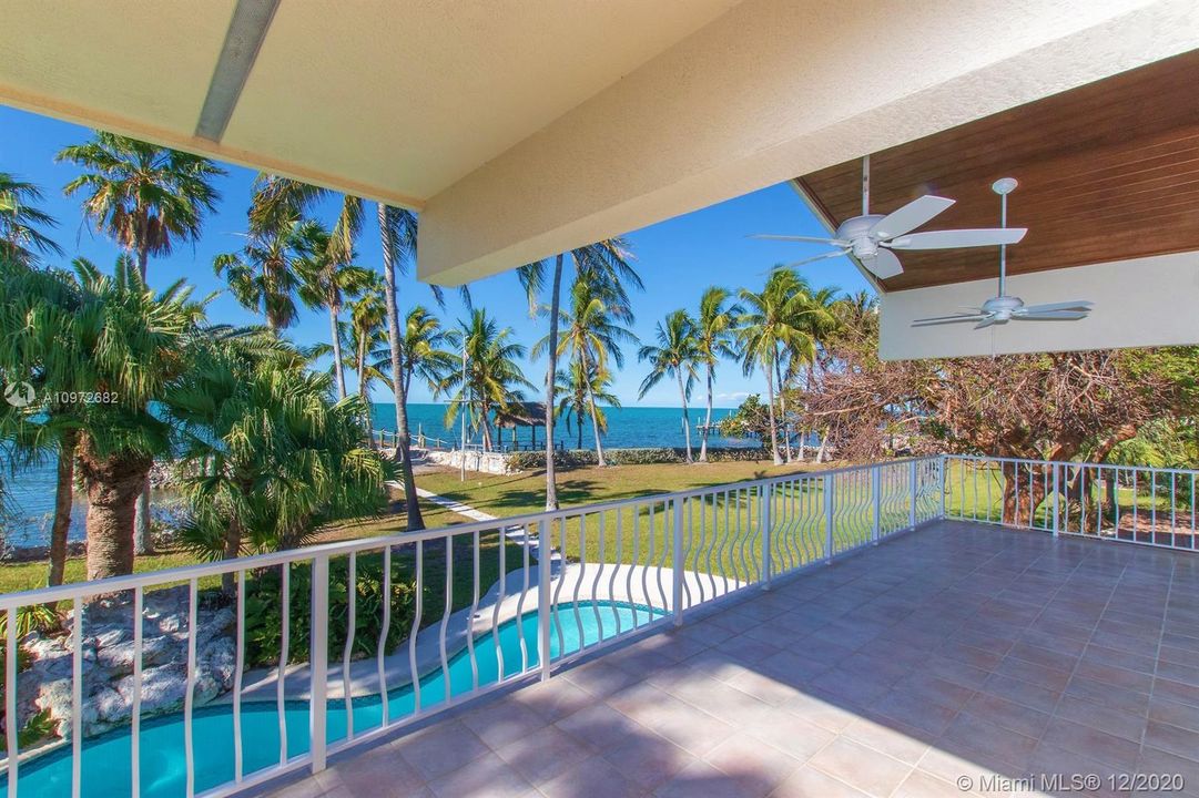 Recently Sold: $2,699,000 (4 beds, 3 baths, 4748 Square Feet)