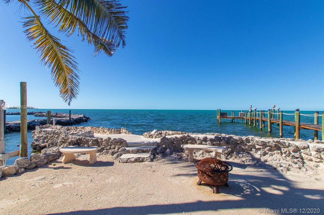 Recently Sold: $2,699,000 (4 beds, 3 baths, 4748 Square Feet)