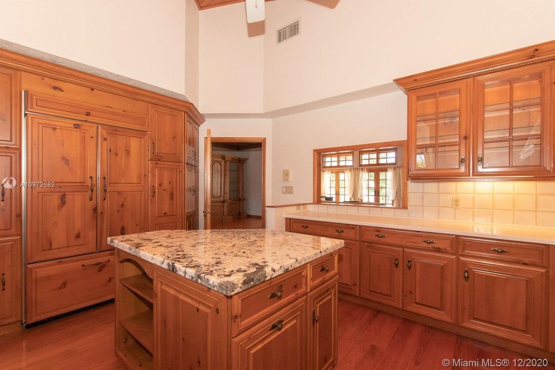 Recently Sold: $2,699,000 (4 beds, 3 baths, 4748 Square Feet)