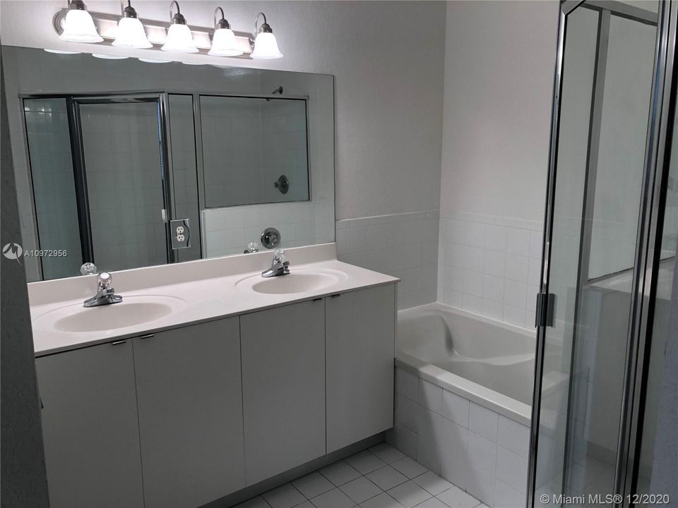 Recently Rented: $2,000 (4 beds, 2 baths, 2102 Square Feet)