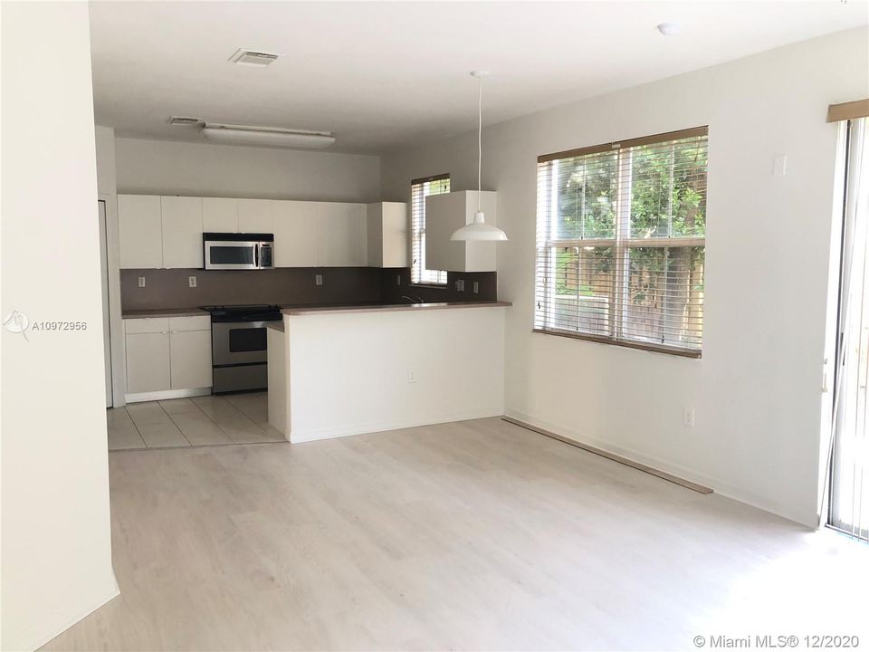 Recently Rented: $2,000 (4 beds, 2 baths, 2102 Square Feet)