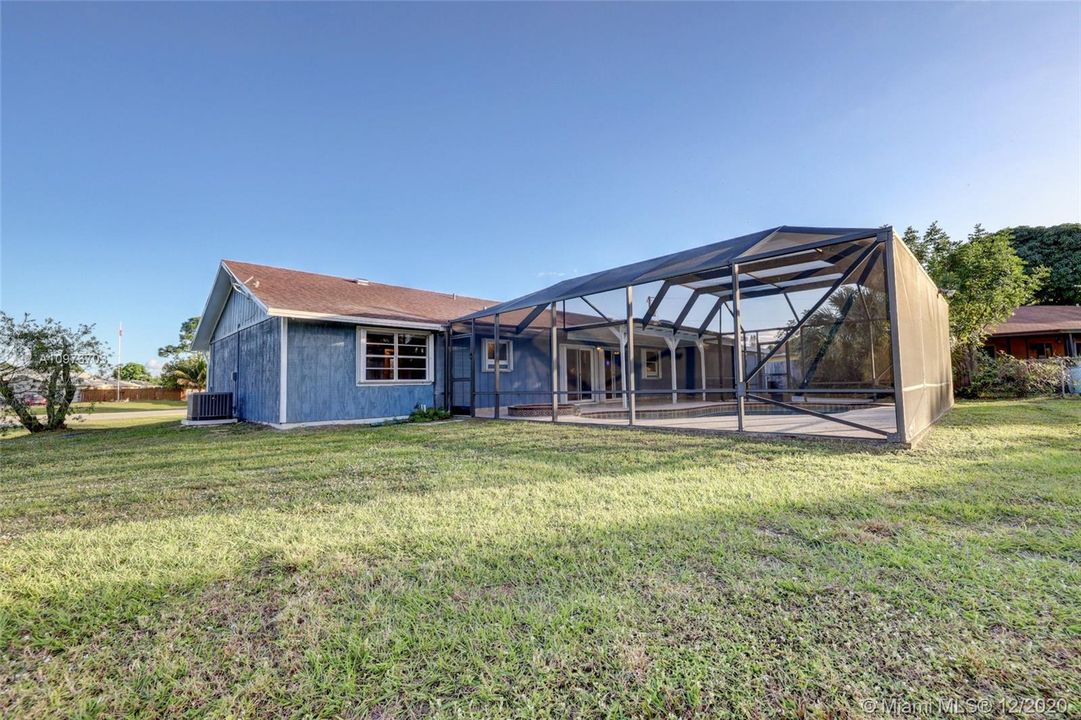 Vendido Recientemente: $266,900 (4 camas, 2 baños, 1512 Pies cuadrados)